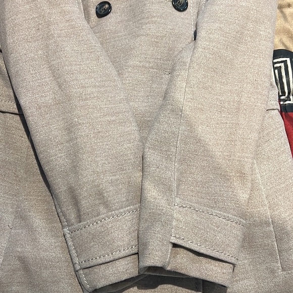 H&M trench coat for ladies. US 10. - Picture 12 of 13